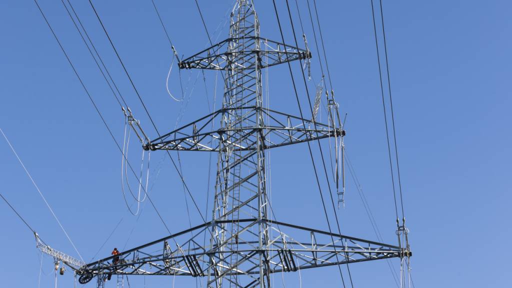 In Giswil sollen keine bis zu 60 Meter hohe Höchstspannungsleitungen zu sehen sein. (Symbolbild)