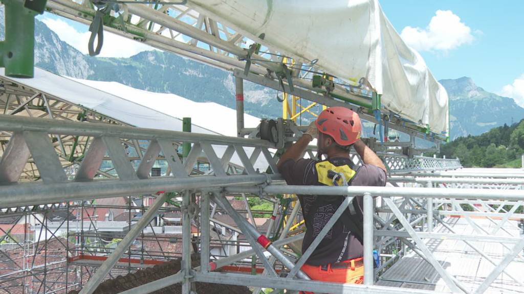 Sanierung Theater Uri: Notdach wird installiert