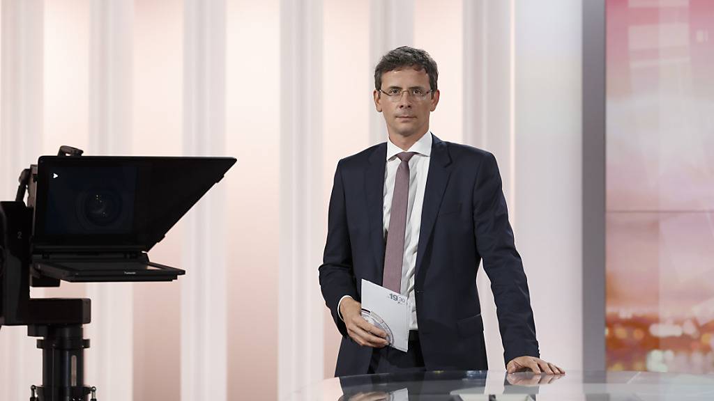 In zahlreichen gefälschten Artikeln, die in letzter Zeit im Internet veröffentlicht wurden, wird der «19h30»-Moderator Philippe Revaz in Szene gesetzt. (Archivbild)