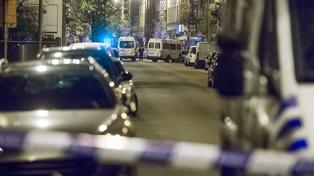 Die belgische Polizei konnte am Freitag mehrere Fahndungserfolge feiern: Sie verhaftete in Brüssel einen der verbliebenen Verdächtigen der Pariser Anschläge.