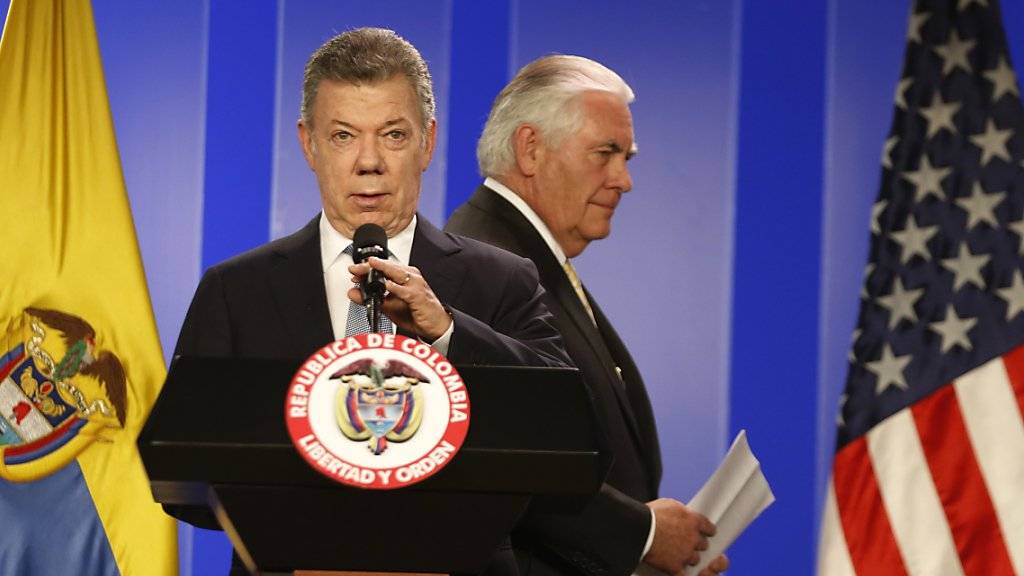 US-Aussenminister Rex Tillerson (rechts) und Kolumbiens Präsident Juan Manuel Santos (links) rufen in Bogotá gemeinsam zu einer Beilegung der Krise in Venezuela auf.