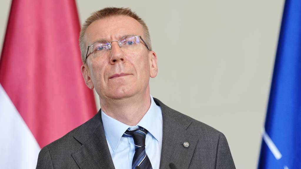 ARCHIV - Edgars Rinkevics, Präsident von Lettland, reagiert bei einer Pressekonferenz nach einem Treffen im Bundeskanzleramt. Foto: Kay Nietfeld/dpa/Archivbild