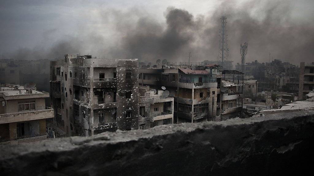 Rauch über Aleppo: Die angebliche Waffenruhe soll bereits in der Nacht auf Donnerstag begonnen haben.(Archivbild)