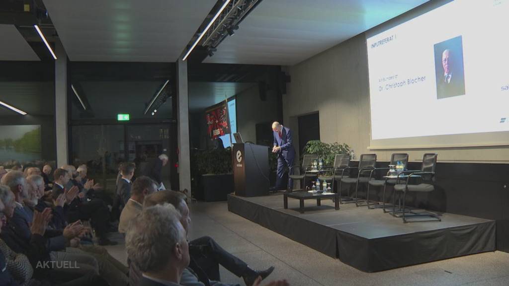 Publikumsmagnet: Der SVP-Übervater Christoph Blocher sorgt bei einem Auftritt in Buchs für einen vollen Saal