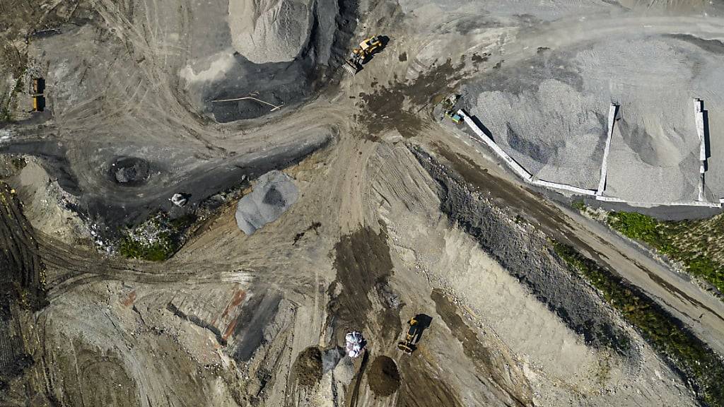 Der Kanton hat 23 mögliche Standorte für neue Deponien definiert. Im Bild die Deponie Chalberhau in Rümlang, die ihre Kapazitätsgrenze erreicht hat und erweitert werden könnte. (Archivbild)