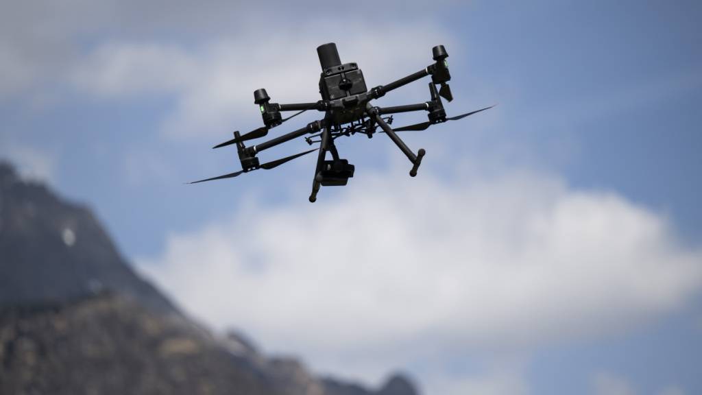 Die Schweiz soll sich rasch gegen Minidrohnenangriffe, wie sie im Ausland zunehmend vorkommen, wappnen. Das fordert der Ständerat. (Themenbild)