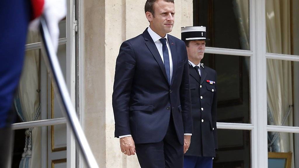 Frankreichs Präsident Emmanuel Macron hat die Regierung ein erstes Mal umgebildet