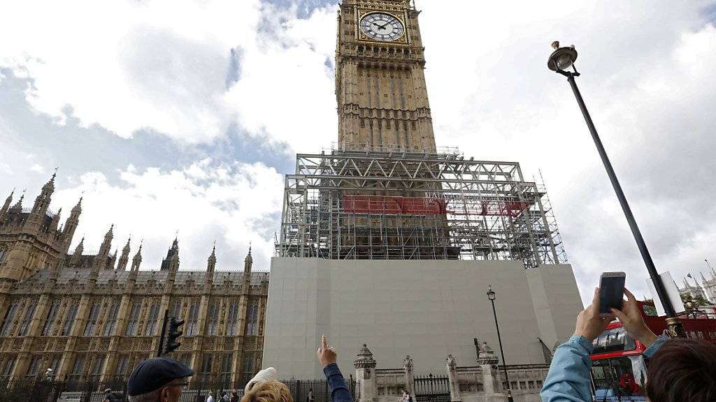 Der Palace of Westminster bedarf dringend einer Rundumerneuerung. Zumindest der Elizabeth Tower wird nun renoviert - weshalb die berühmten Glocke Big Ben bis 2021 schweigt.