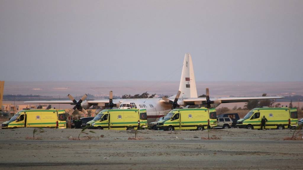 Bei dem Flugzeugabsturz sind alle Insassen ums Leben gekommen. (KEYSTONE/AP Photo/Amr Nabil)