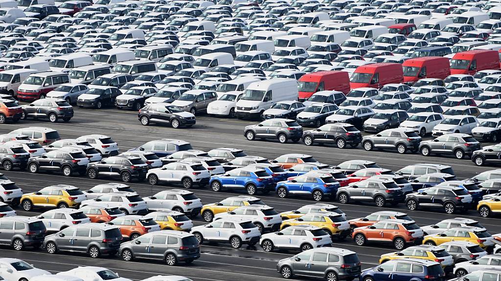 Volkswagen verkauft im Juli beinahe so viele Autos wie im Vorjahr. (Archivbild)