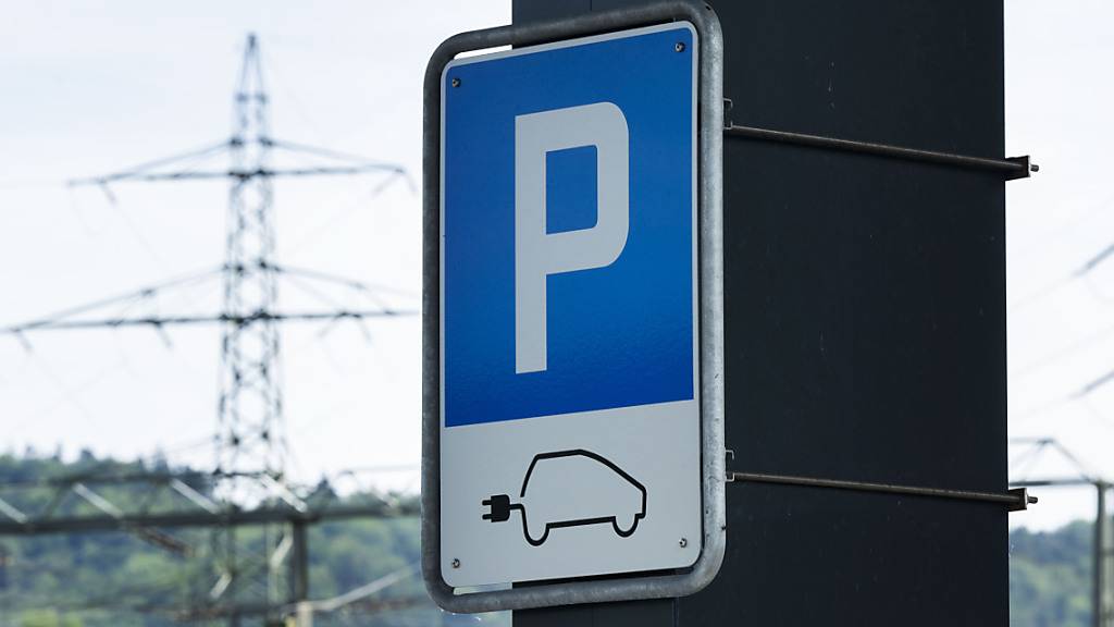 In Hochdorf will die Gemeinde die Ladeinfrastruktur für Elektroautos mitfinanzieren. (Symbolbild)