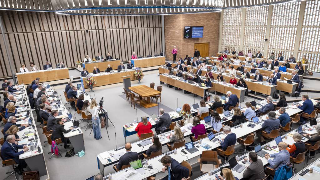 Im Zürcher Kantonsrat rücken in nächster Zeit gleich vier neue Kantonsrätinnen und Kantonsräte nach. Zu Wechseln kommt es bei der GLP, den Grünen, der Mitte und der SP. (Archivbild)