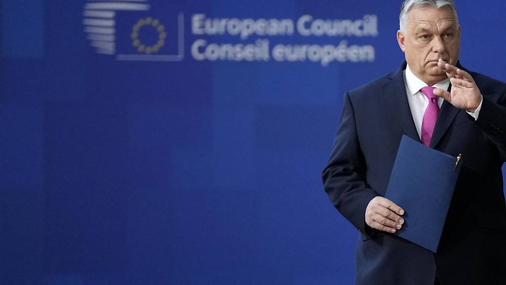 Viktor Orban, Ministerpräsident von Ungarn, trifft zu einem EU-Gipfel im Gebäude des Europäischen Rates ein. Foto: Virginia Mayo/AP/dpa