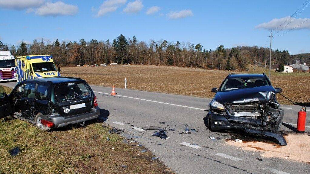 Bei dem seitlichen Zusammenprall in Rüdlingen sind beide Autos beschädigt worden. 