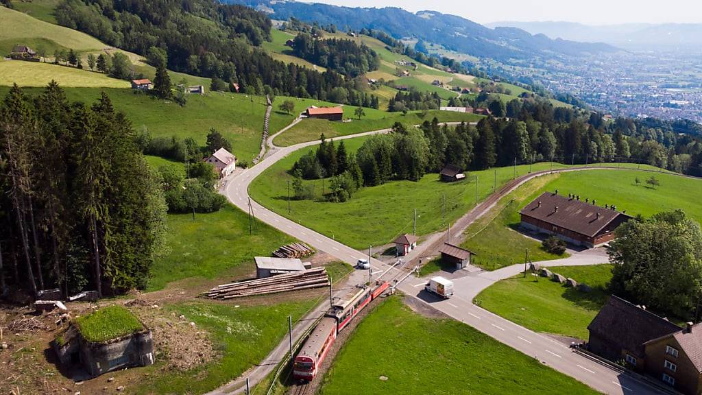 Die Zahnradbahn der Appenzeller Bahnen fährt zwischen Altstätten SG und Gais AR. (Archivbild)