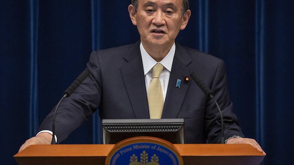 Yoshihide Suga, Premierminister von Japan, spricht während einer Pressekonferenz. Foto: Yuichi Yamazaki/Getty Images pool/AP/dpa