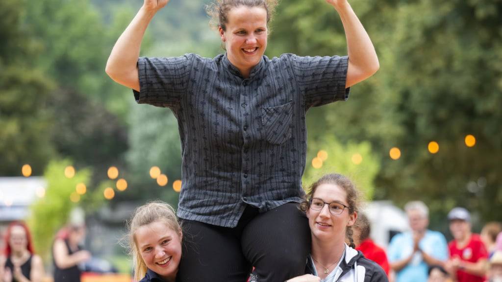 Die Schwingerkönigin 2025 heisst Jasmin Gäumann (oben)