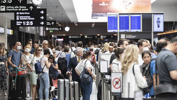 Flughafen Zürich erwartet Spitzentage mit 100'000 Passagieren