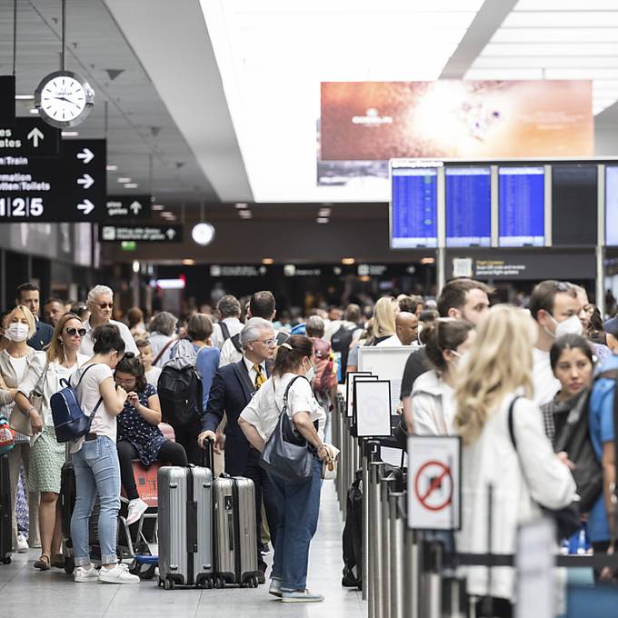 Flughafen Zürich erwartet Spitzentage mit 100'000 Passagieren