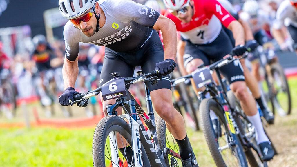 Nino Schurter fährt in Val di Sole allen davon