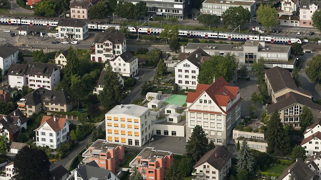 Hier lebt es sich laut «Weltwoche» weiterhin am besten: die Gemeinde Rüschlikon am linken Ufer des Zürichsees mit 5600 Einwohnern. (Archivbild)