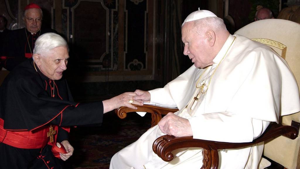 Kardinal Joseph Ratzinger und Papst Johannes Paul II