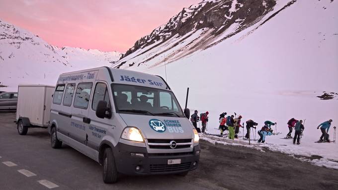 Skibusse für Skitouren-Gäste sollen Parkplätze entlasten