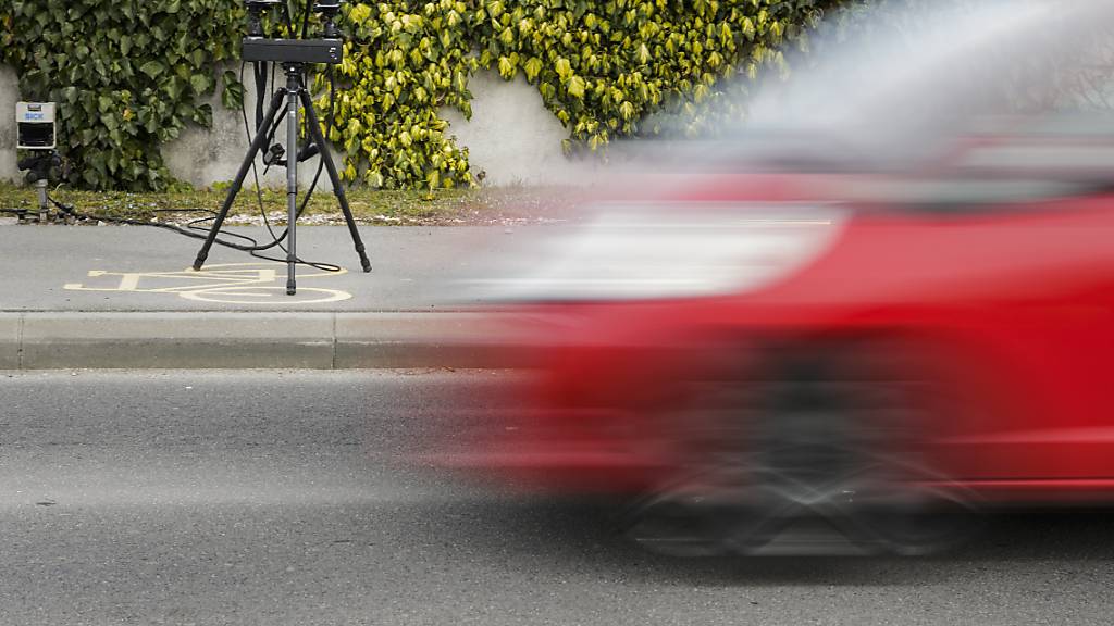 Der Luzerner Polizei ist bei einer Tempokontrolle ein Raser ins Netz gegangen. (Symbolbild)