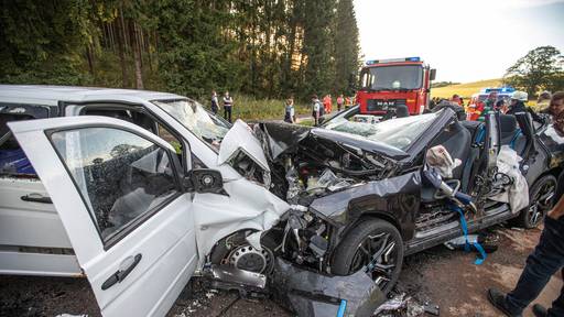 Schwerer Unfall mit Test-BMW – Hersteller widerspricht Polizei