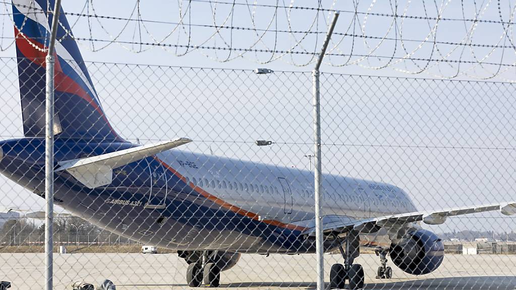Grosse Schwierigkeiten wegen Sanktionen: Ein Airbus A321-211 der Aeroflot am Montag auf dem Flughafen Genf. (Archivbild)