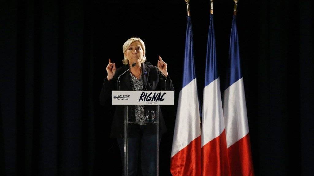 Kopf-an-Kopf um den Sieg in der ersten Runde, chancenlos in der zweiten Runde: So präsentiert sich die Ausgangslage für die rechtsextreme Kandidatin Marine Le Pen bei den französischen Präsidentschaftswahlen laut Meinungsforschern. (Archivbild)