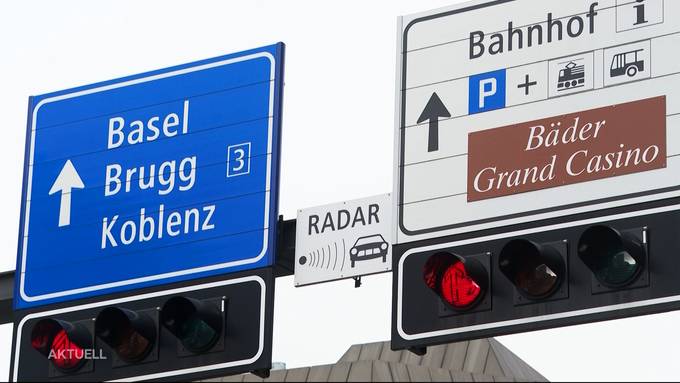 Gstühl-Kreuzung: Weniger Bussen in Baden dank Blitzer-Warntafel 