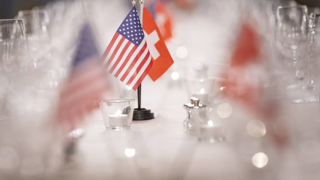Trump verhängte jüngst neue Importgebühren für 60 Handelspartner, darunter die Schweiz. Demokratisch regierte US-Bundesstaaten wollen das von einem Gericht verbieten lassen. (Archivbild)