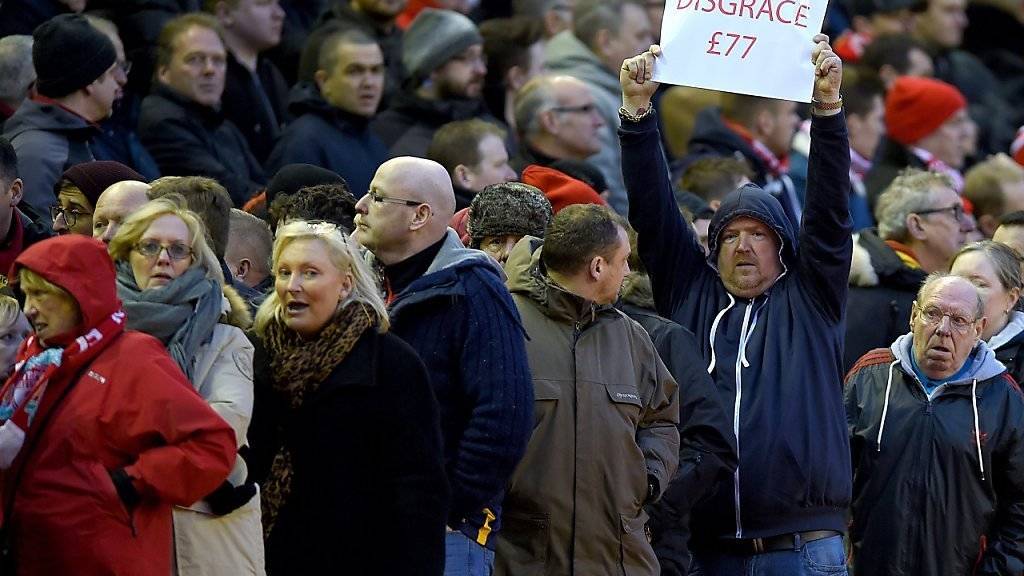Der Protest vom letzten Samstag im Spiel gegen Sunderland half: Liverpols Klubeigner sehen von der Ticketpreis-Erhöhung ab