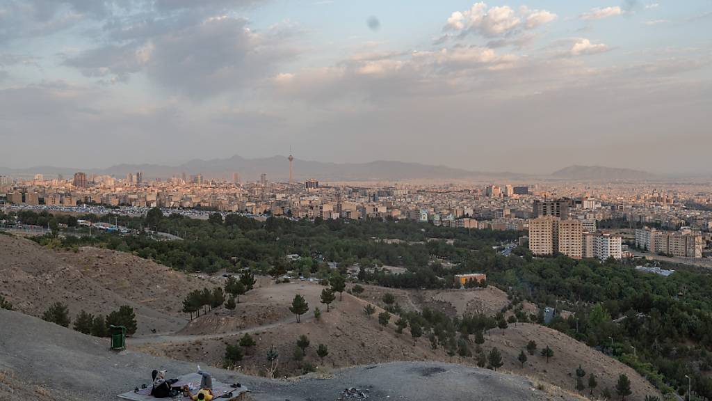 Der Blick auf die Millionenmetropole Teheran. Foto: Arne Bänsch/dpa