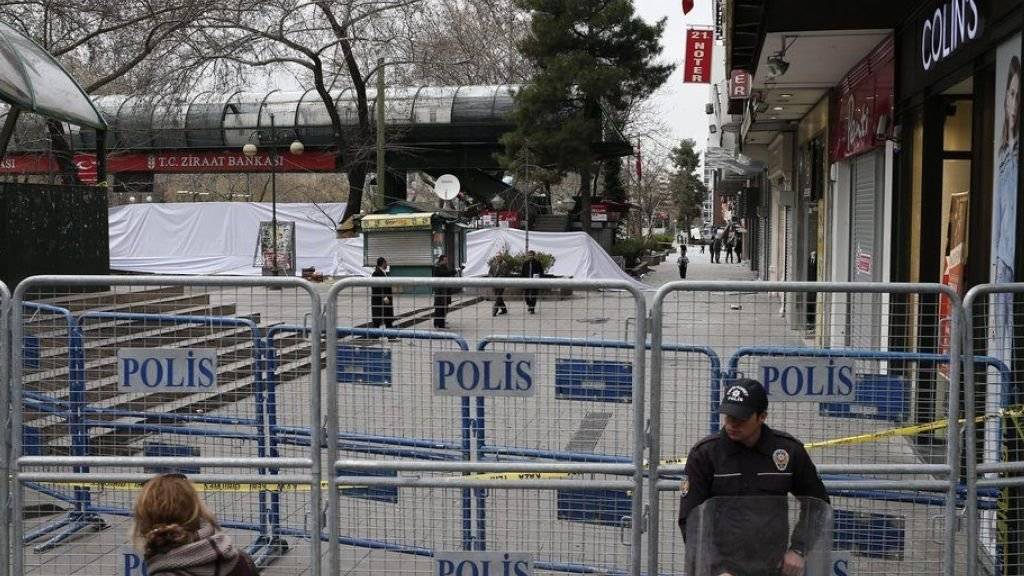 Trauer am Morgen nach dem Anschlag in Ankara - unterdessen wird nach den Hintermännern gesucht.