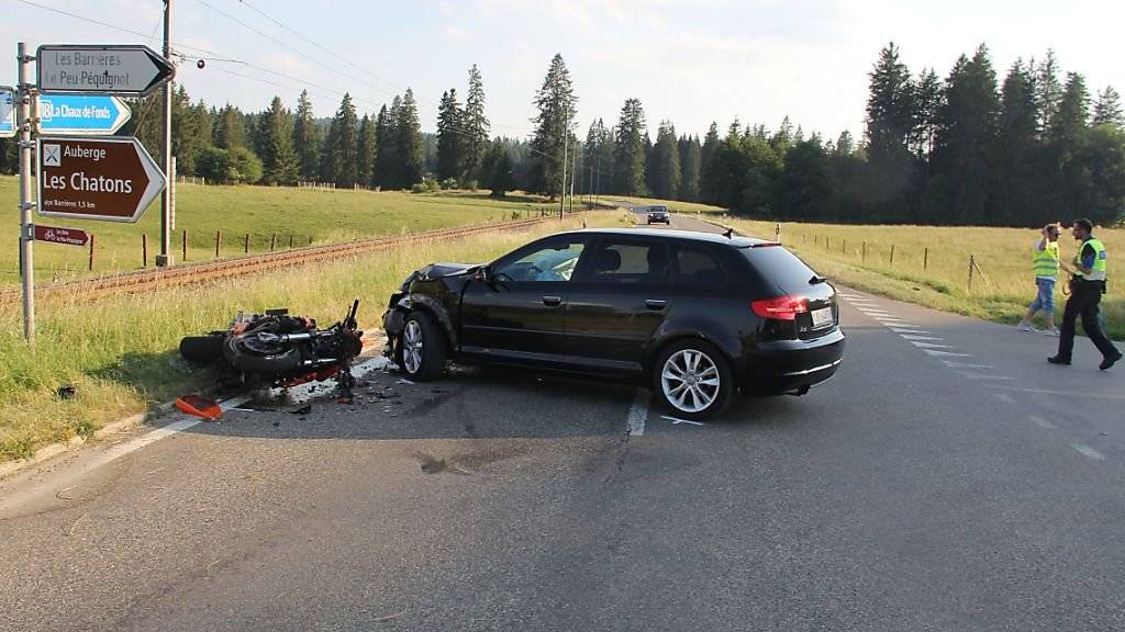Der Unfall auf der Strasse zwischen Peu-Péquignot und Noirmont im Kanton Jura ereignete sich bei einer Einmündung.
