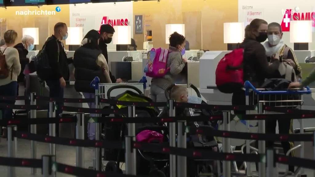 Neues Testregime ärgert Passagiere am Flughafen
