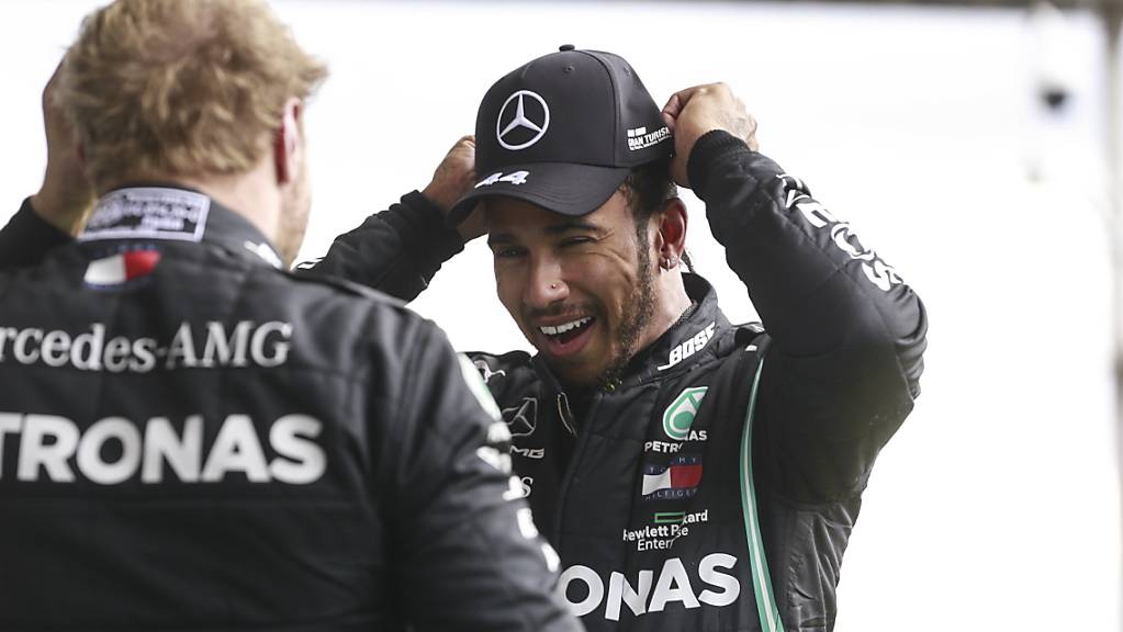 Lewis Hamilton (rechts) und Valtteri Bottas waren der Konkurrenz am ersten Trainingstag in Monza klar überlegen