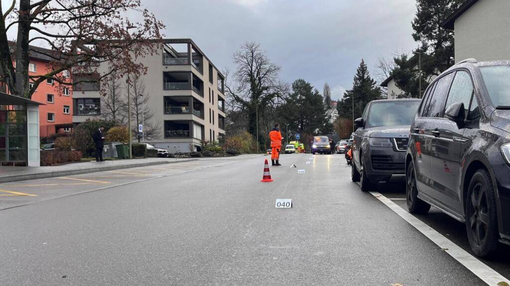 An dieser Stelle an der Rüeschliker Bahnhofstrasse wurde die Seniorin angefahren.