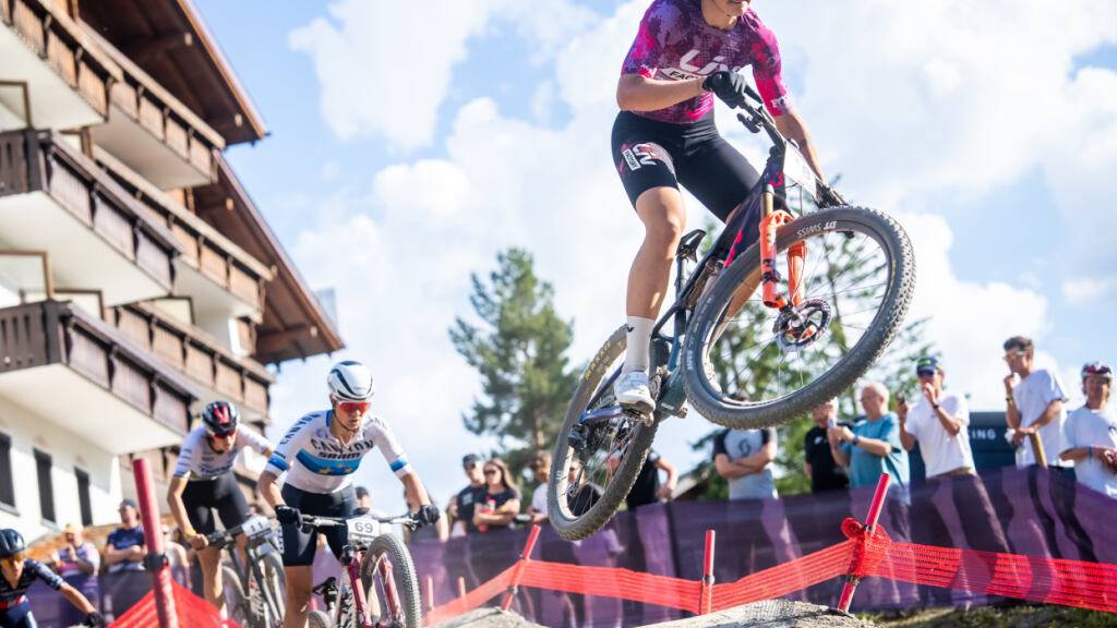 Ronja Blöchlinger wird immer stärker: Die 25-jährige Appenzellerin schafft beim Heim-Weltcup in Lenzerheide ihren ersten Podestplatz im olympischen Cross-Country-Rennen