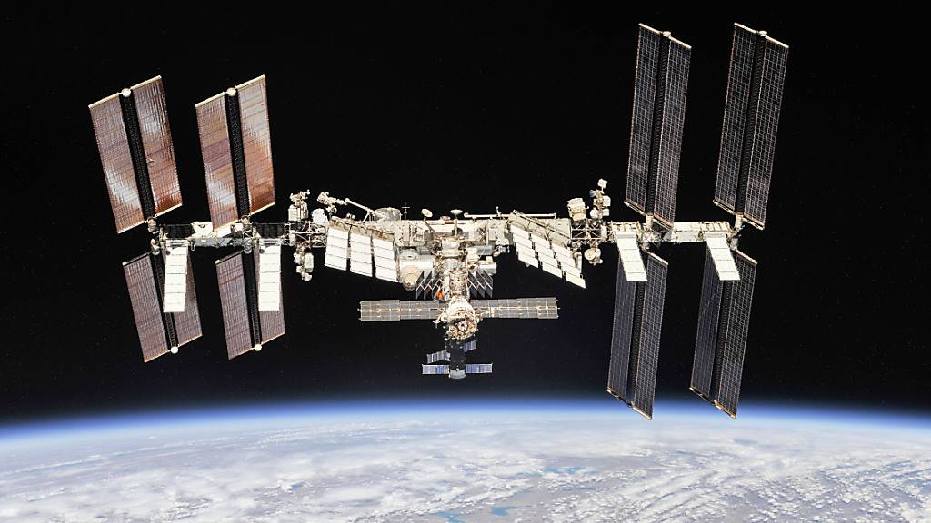 ARCHIV - Das Bild zeigt die Internationale Raumstation (ISS). Foto: NASA/dpa - ACHTUNG: Nur zur redaktionellen Verwendung und nur mit vollständiger Nennung des vorstehenden Credits