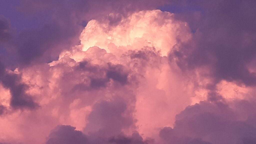 Gewittriger und sonnenarmer Juni: Gewitterwolken über dem Zürcher Oberland am 7. Juni.