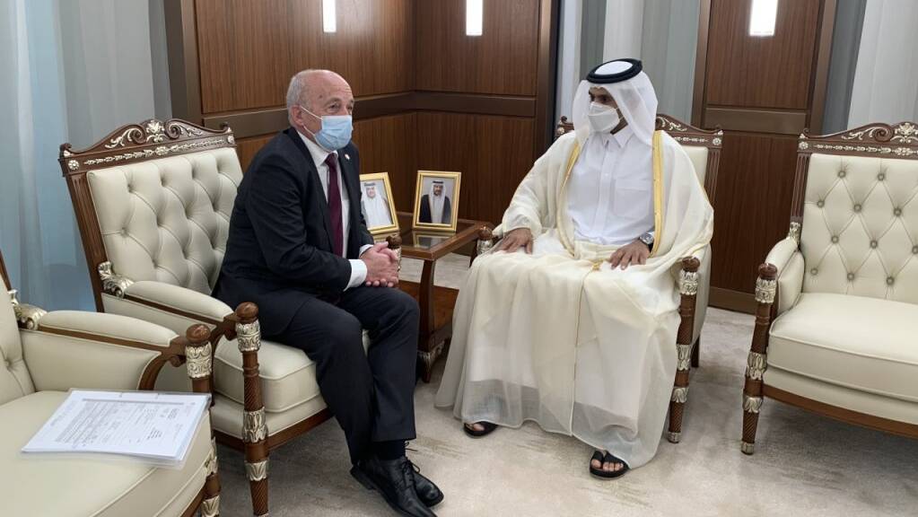 Bundesrat Ueli Maurer und der katarische Energieminister al-Kaabi haben konkrete Gespräche über den Kauf von Flüssiggas vereinbart.