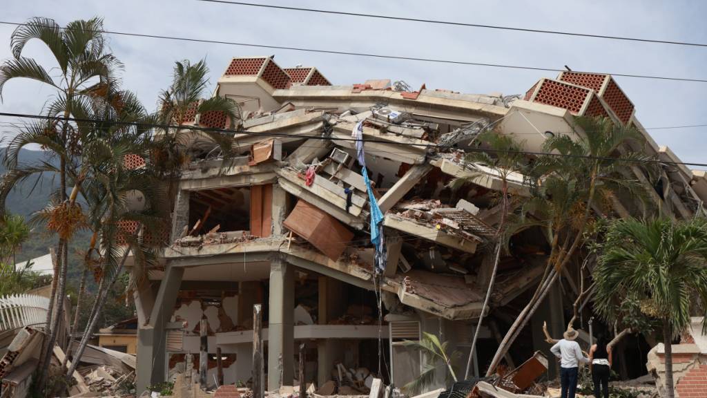 Ausländische Helfer fliegen nach Erdbeben nach Venezuela