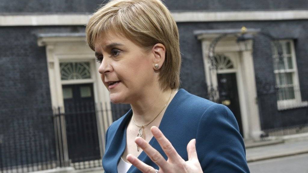 Schottlands Regierungschefin Sturgeon setzt sich für einen «flexiblen Brexit» ein. 
Dadurch solle der Verbleib des Landes im Europäischen Binnenmarkt ermöglicht werden, selbst wenn der Rest Grossbritanniens ausscheide.