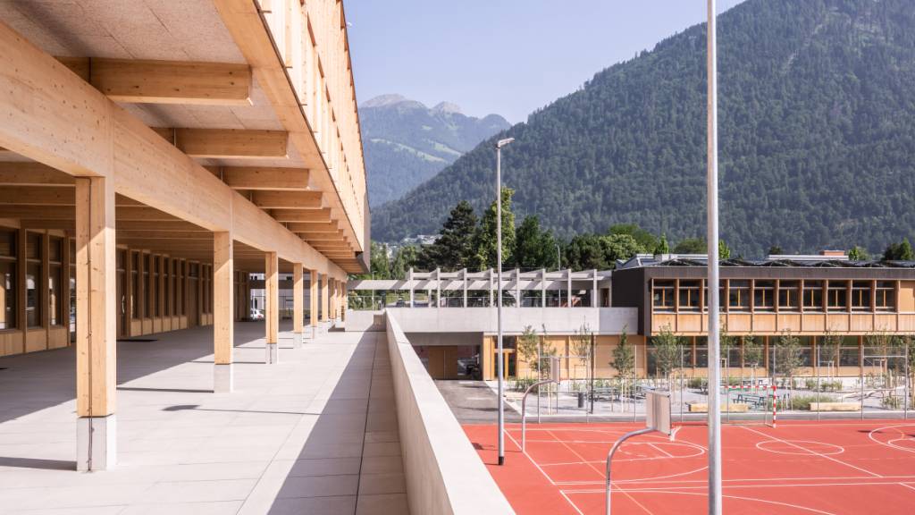 Das neue städtische Schulhaus Fortuna fasst erstmals in Chur Kindertagesstätte, Primar- und Sekundarstufe I unter einem Dach zusammen.