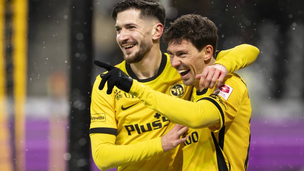 Christian Fassnacht (rechts) jubelt nach seinem zweiten Tor mit Armin Gigovic