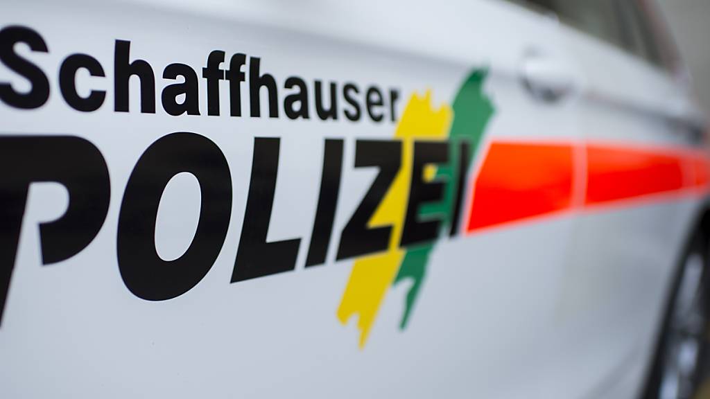 Ein 56-jähriger Mann wurde in der Stadt Schaffhausen am Dienstagabend von zwei Unbekannten ausgeraubt und dabei verletzt, wie die Schaffhauser Polizei mitteilte. (Symbolbild)
