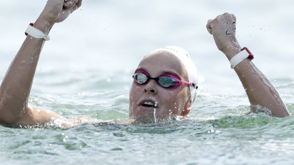 Die Niederländerin Sharon van Rouwendaal (22) freut sich an der Copacabana in Rio de Janeiro über Olympia-Gold im Langstrecken-Schwimmen